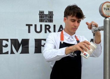 TRADICIÓN Y HOSPITALIDAD: NEXUS DA LA BIENVENIDA AL BALCÓN FALLERO DE CERVEZAS TURIA